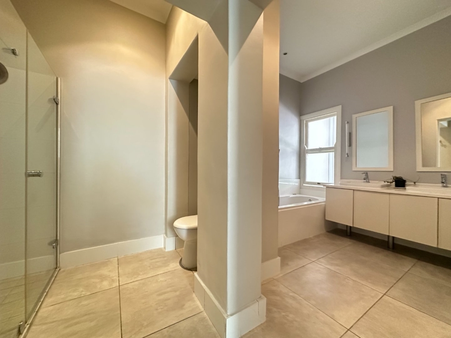 To Let 3 Bedroom Property for Rent in Green Point Western Cape